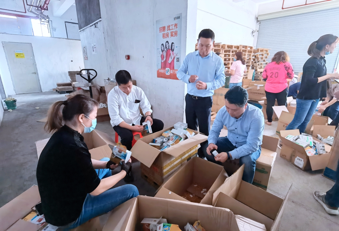 程總、肖總親自處理效期產(chǎn)品.jpg